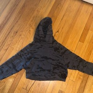 Alphalete Camo Crop Hoodie